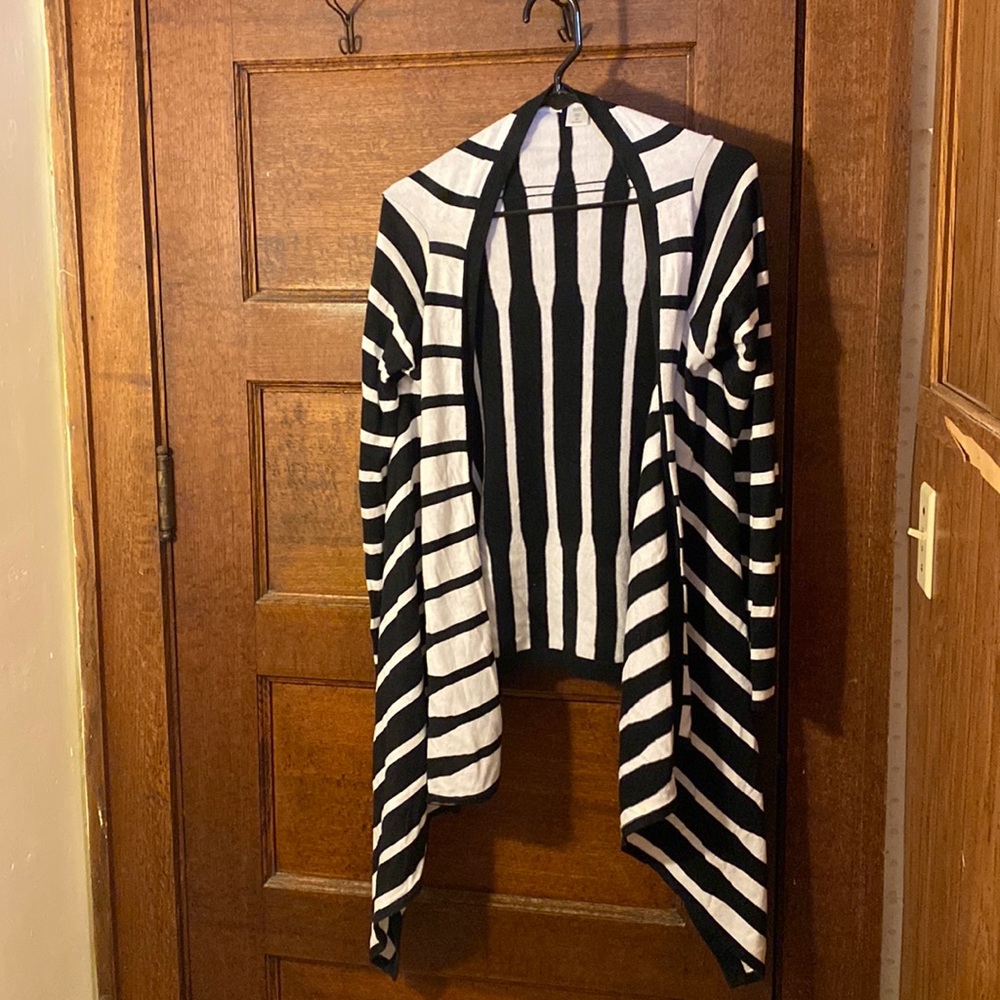 New York Co Shark Bite Cardigan NWOT XS